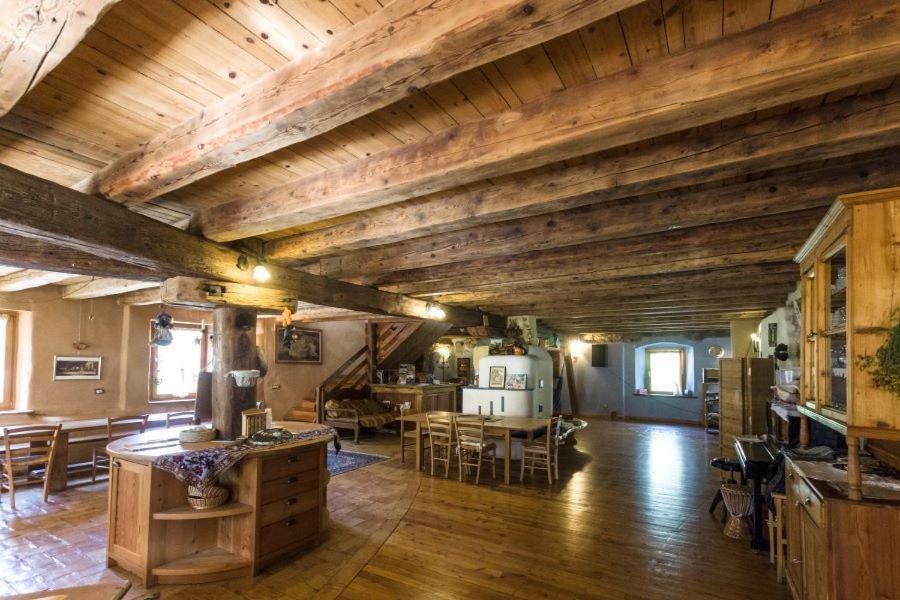 Agriturismo Casa Essenia Condino ภายนอก รูปภาพ